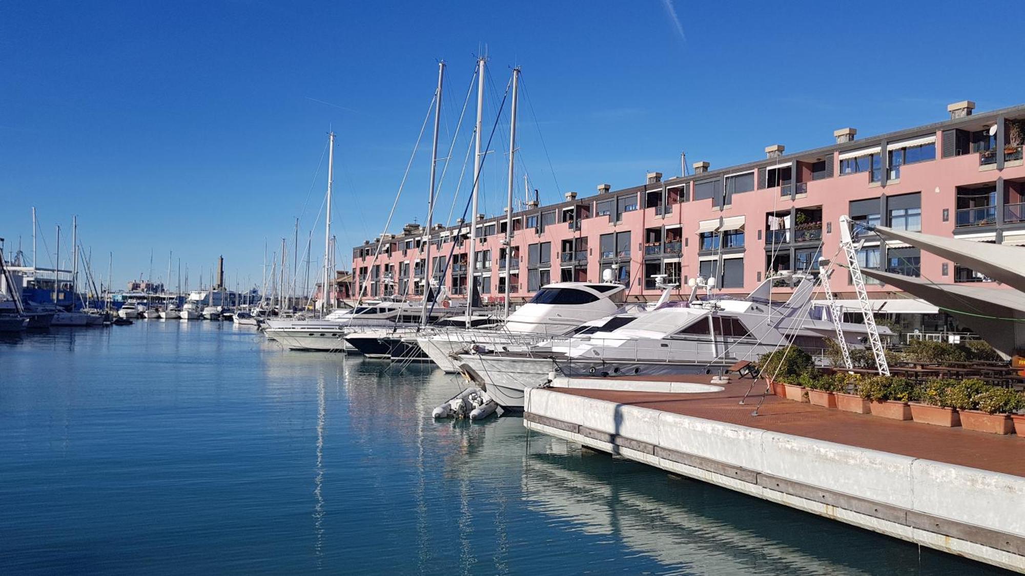 Appartamento Trilocale Sull'acqua Al Porto Antico Genova